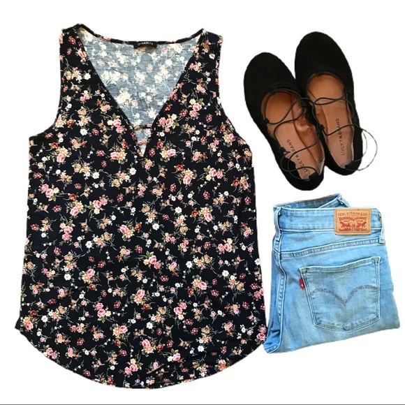 🛍3 For $25🛍 Dynamite Floral Tank - Picture 3 of 5